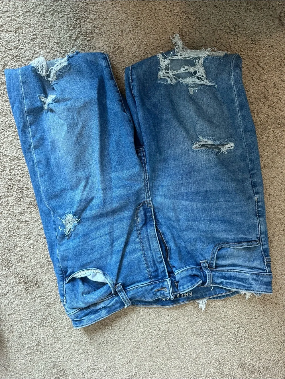 American Eagle Outfitters Women’s Light Blue Distressed Jeggings